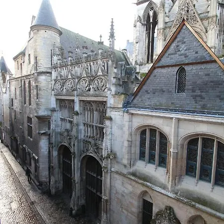 F2 De Charme Au Coeur De Rouen, Vu Unique Sur La Cathedrale Rouen