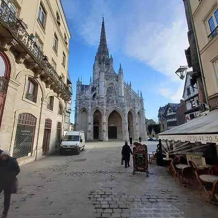 F2 De Charme Au Coeur De Rouen, Vu Unique Sur La Cathedrale