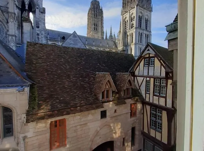 F2 De Charme Au Coeur De Rouen, Vu Unique Sur La Cathedrale Apartment *